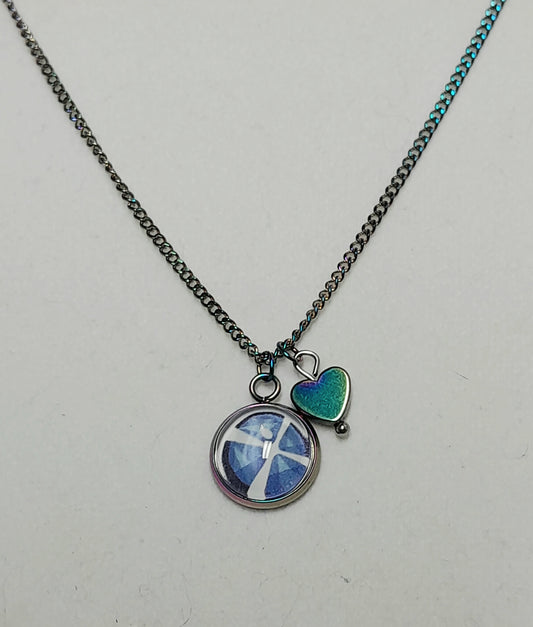 Collier arc-en-ciel autisme